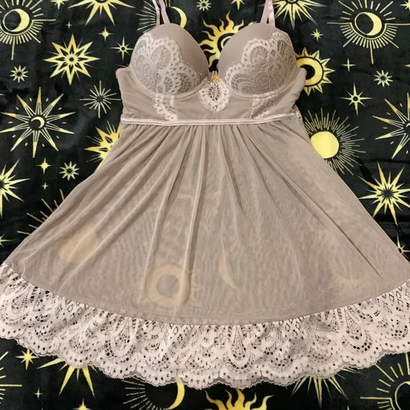 ***FREE W/ PURCHASE*** Pretty Lacey Babydoll Chemise Lavender - Picture 2 of 6